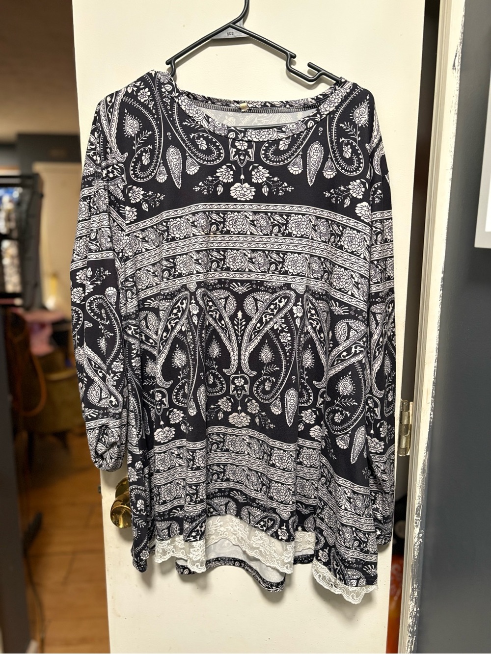 Black & White Paisley Lace-Hem Women's Top